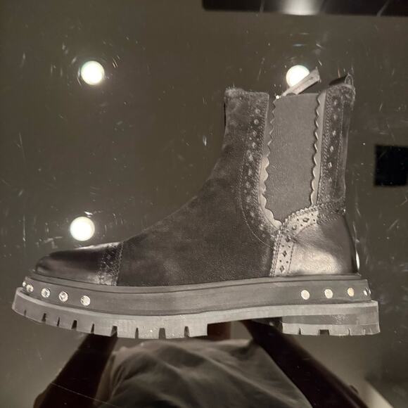 Free People Tate Chelsea Boot In Black | SLIGHTLY USED - Picture 10 of 12